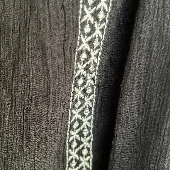 Black sleeveless dress. - Picture 4 of 4